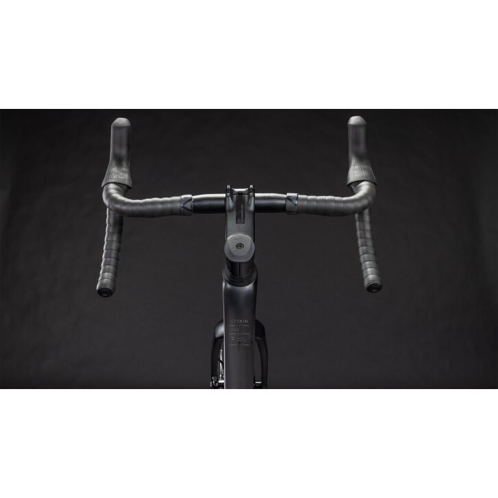 Cube Attain C:62 Race blackline